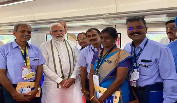 PM मोदी ने अहमदाबाद मेट्रो रेल परियोजना के पहले चरण का किया उद्घाटन, ट्रेन में की यात्रा 